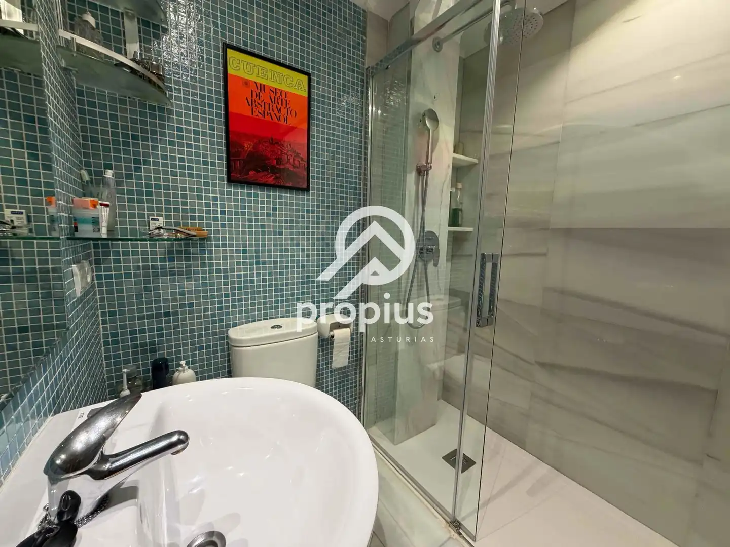Bathroom of Flat for sale in Oviedo   with Heating, Parquet flooring and Oven