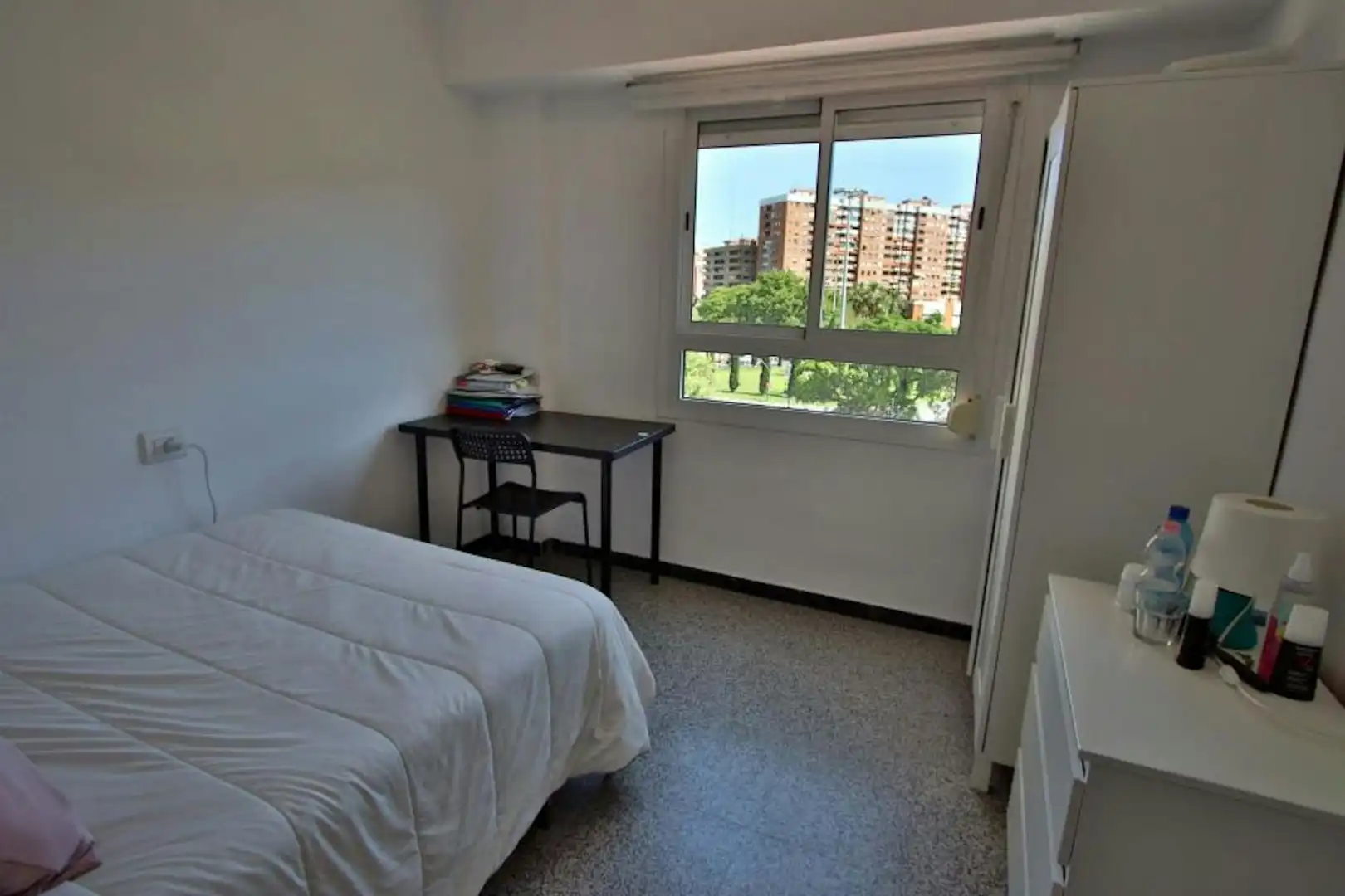 Bedroom of Flat for share in Valencia  with Heating and Washing machine