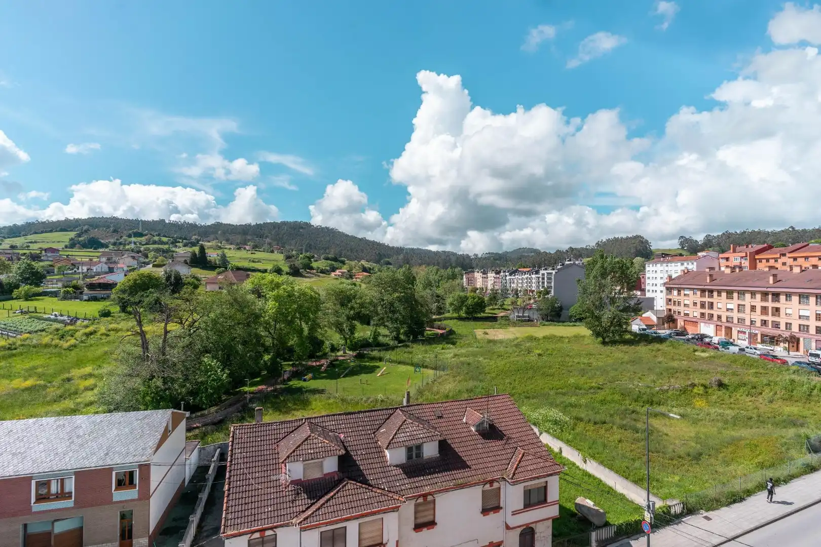 Vista exterior de Piso en venta en Llanera con Calefacción, Trastero y Amueblado