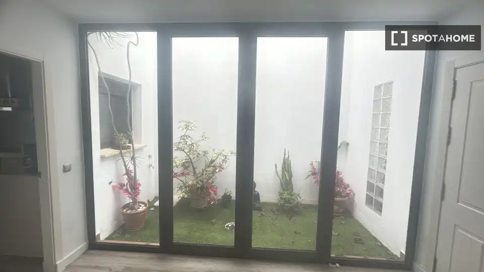 Jardín de Apartamento para compartir en Chiclana de la Frontera con Aire acondicionado, Terraza y Amueblado