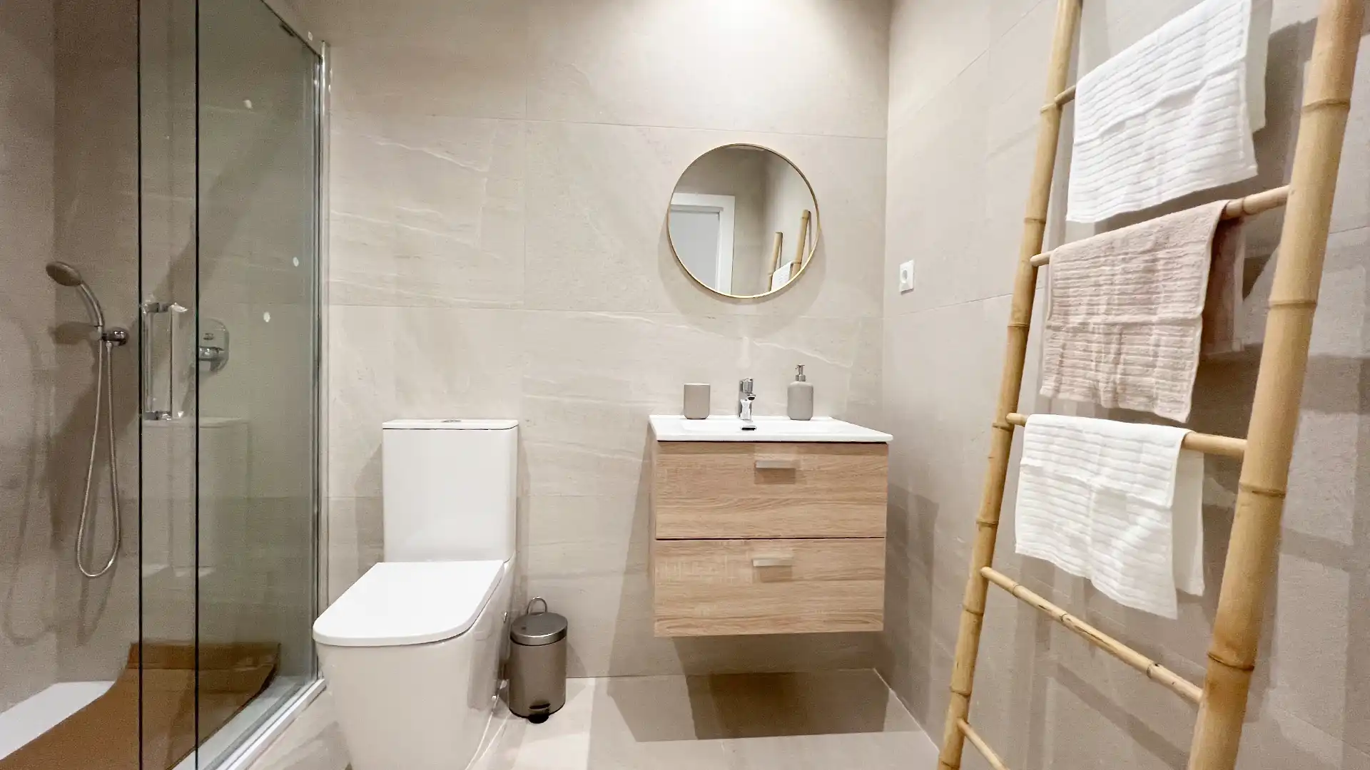 Bathroom of Flat for rent in Madrid  with Heating, Furnished and Oven