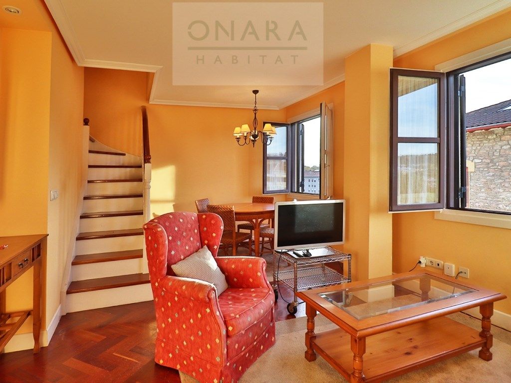 Duplex to rent in Calle Uria Harresia