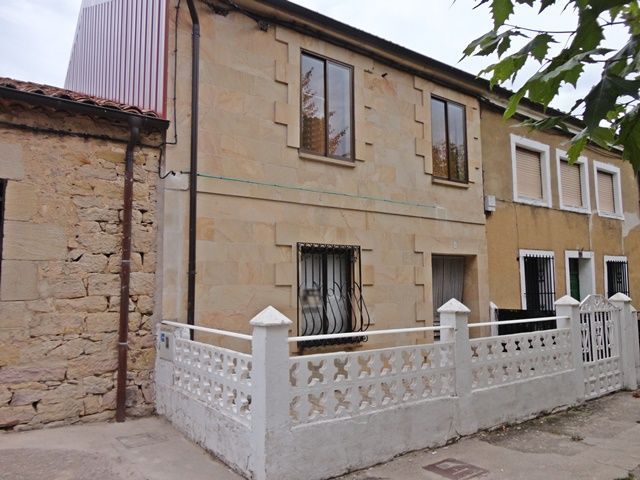 Vista exterior de Casa o xalet en venda en Regumiel de la Sierra