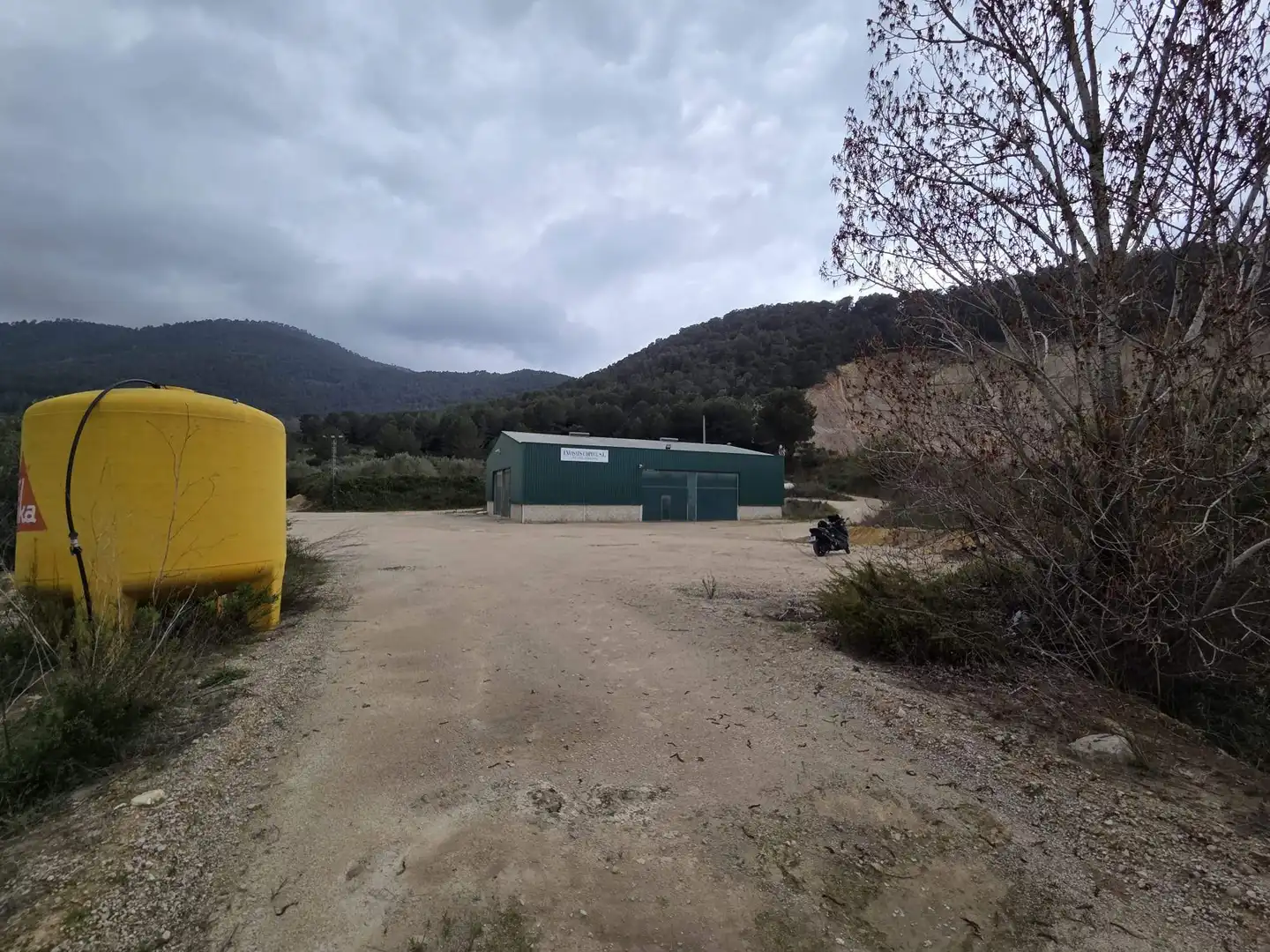 Vista exterior de Nave industrial en venta en Salem