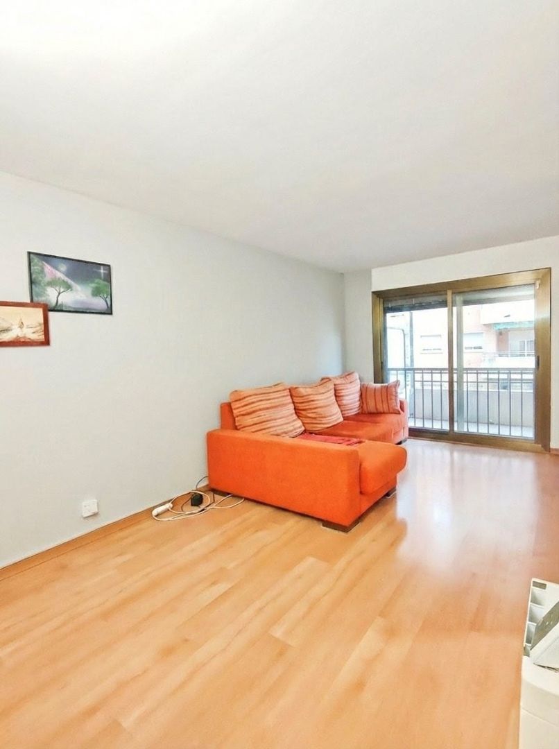 Sala d'estar de Pis en venda en  Barcelona Capital amb Parquet i Balcó