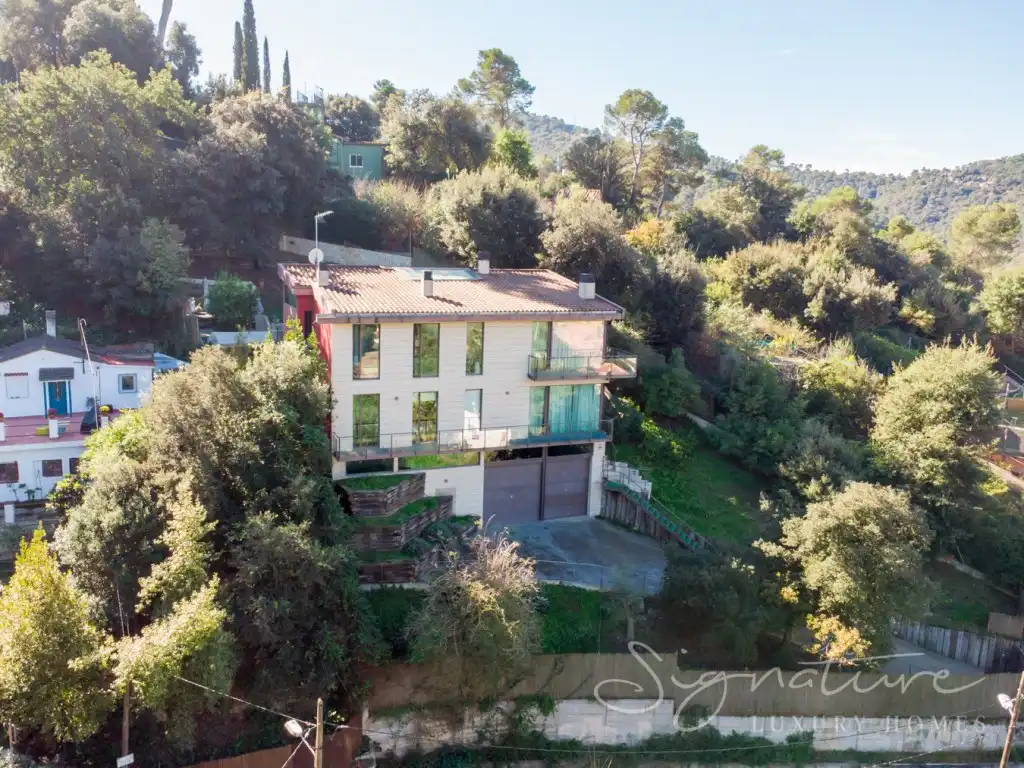 Vista exterior de Casa o xalet en venda en Barcelona amb Aire condicionat