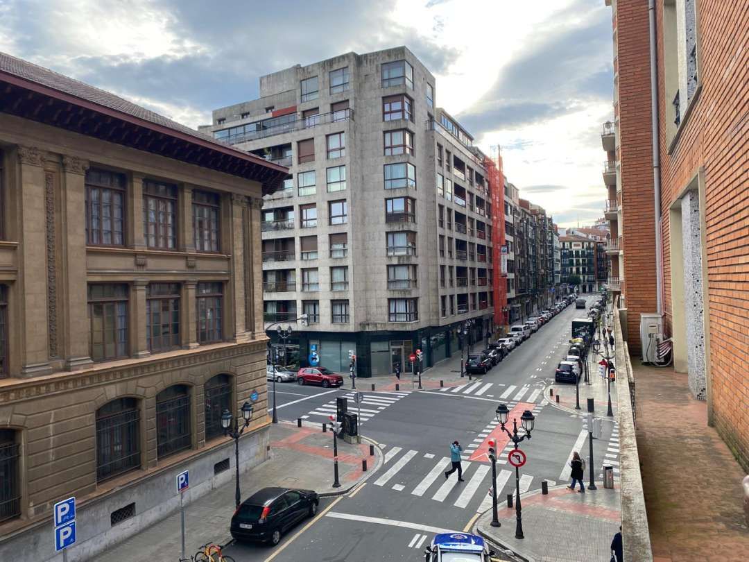Vista exterior de Pis en venda en Bilbao  amb Calefacció