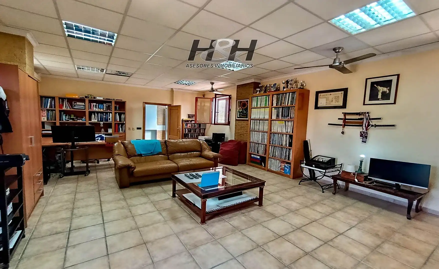 Sala d'estar de Casa o xalet en venda en Riba-roja de Túria amb Aire condicionat, Calefacció i Jardí privat
