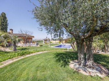 Villa mit Pool zum Verkauf in Montserrat