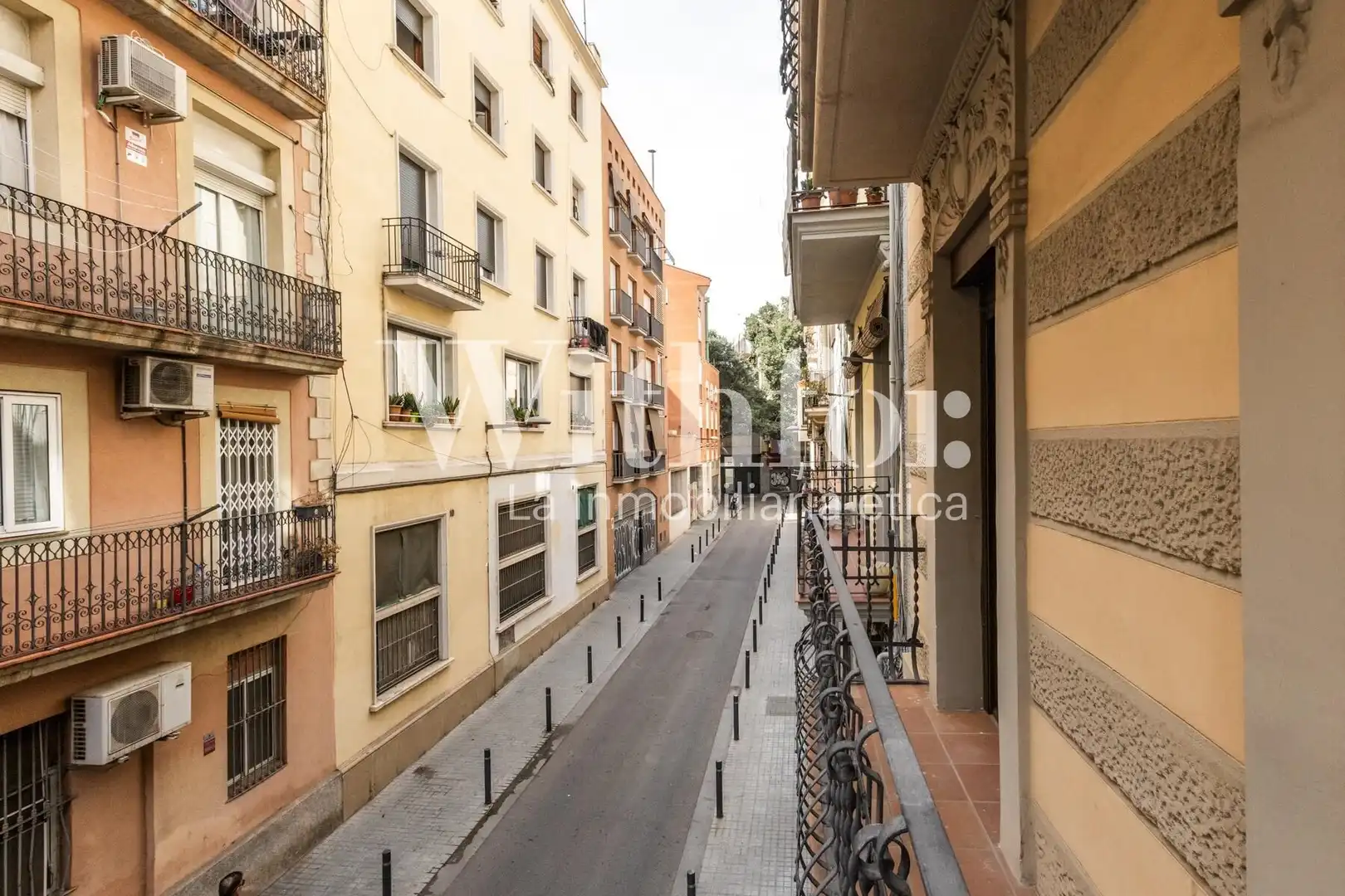 Exterior view of Flat for sale in Barcelona  with Air Conditioner, Heating and Balcony