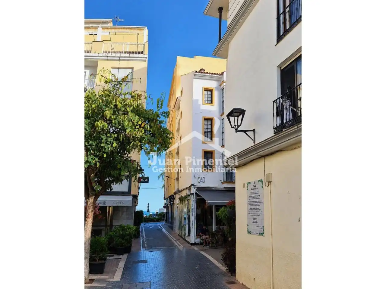Vista exterior de Apartament en venda en Estepona amb Aire condicionat, Moblat i Balcó