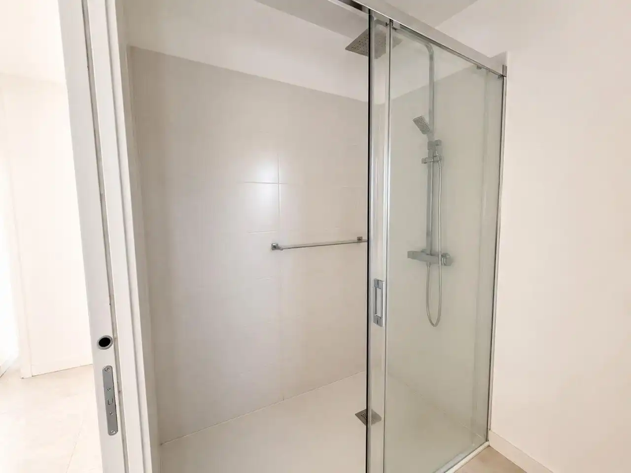 Bathroom of Houses for sale in La Cabrera  with Terrace