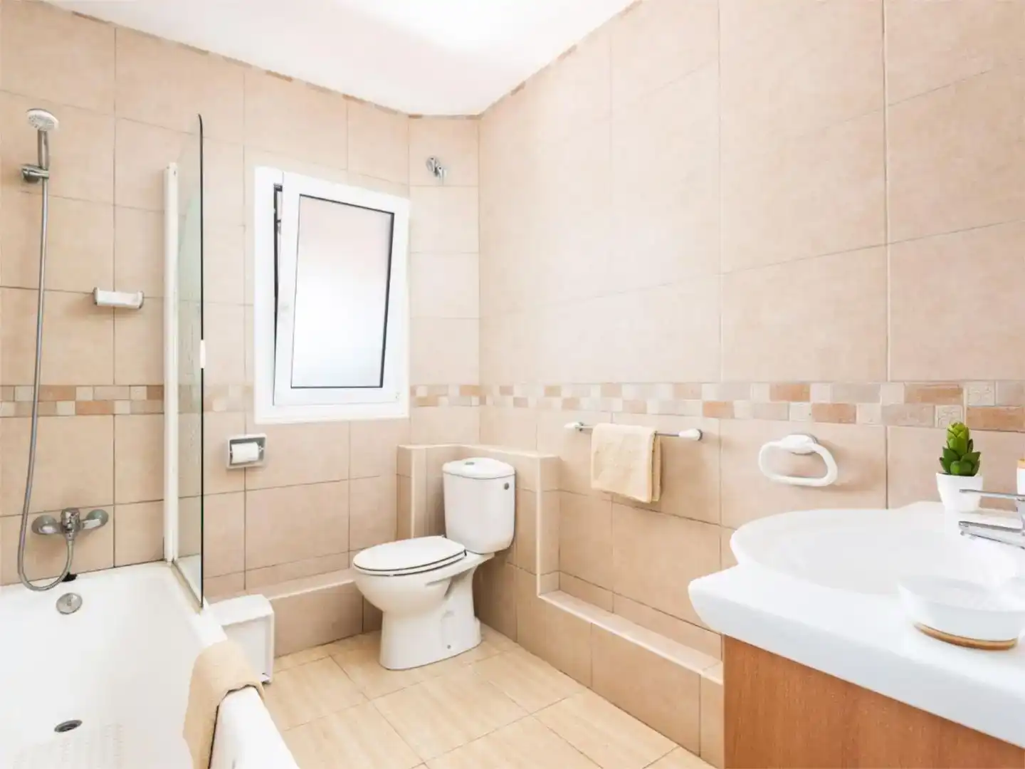 Bany de Casa o xalet de lloguer en Ciutadella de Menorca amb Aire condicionat, Jardí privat i Piscina
