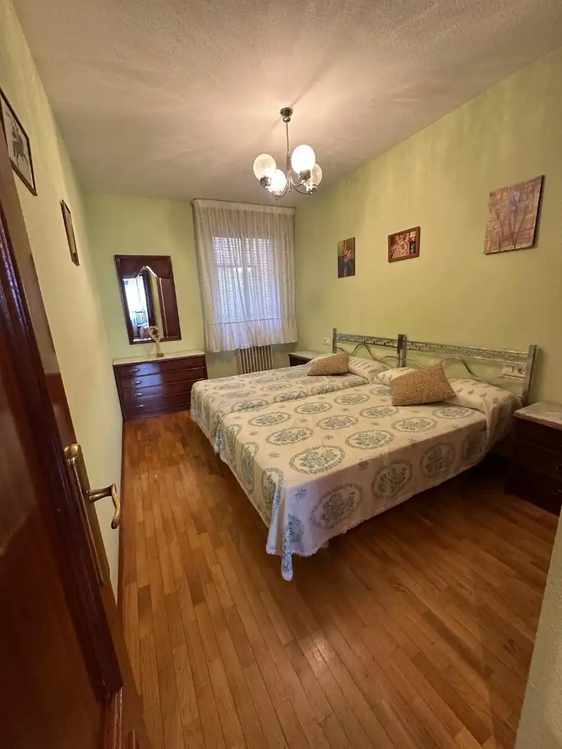 Dormitori de Pis en venda en  Logroño amb Calefacció, Parquet i Traster