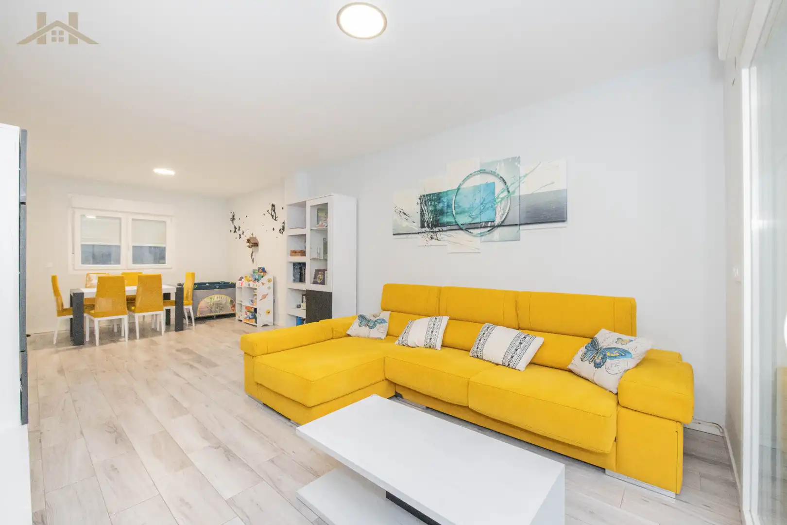 Sala de estar de Casa adosada en venta en Rivas-Vaciamadrid con Aire acondicionado, Jardín privado y Piscina