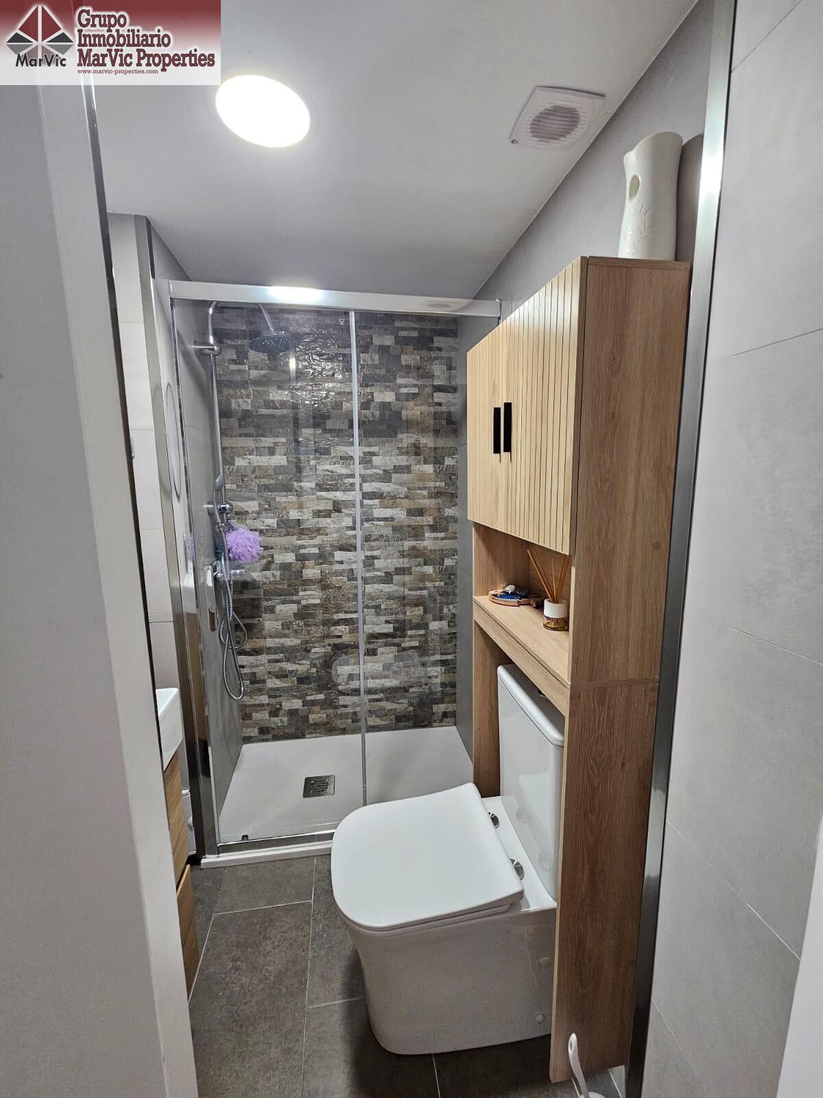 Bany de Estudi en venda en Benidorm amb Terrassa, Moblat i Piscina comunitària