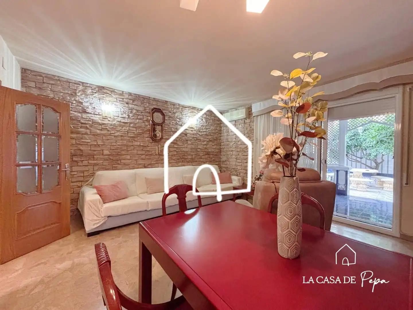 Sala de estar de Casa adosada en venta en Viladecans con Aire acondicionado, Calefacción y Jardín privado