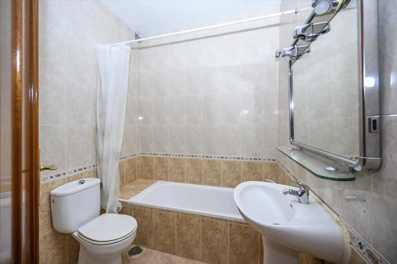 Baño de Casa adosada en venta en Almonacid de Toledo con Terraza y Trastero