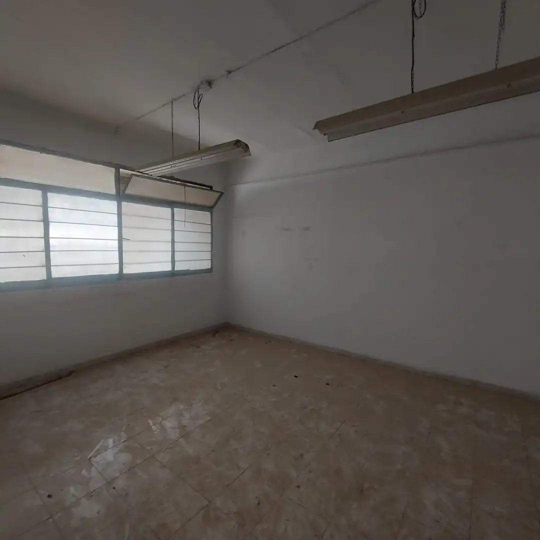 Local en venta en L'Hospitalet de Llobregat con Alarma