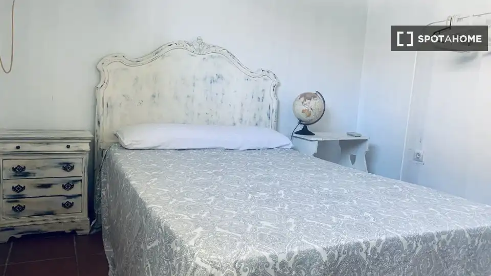 Habitación de Piso de alquiler en Sevilla con Aire acondicionado, Calefacción y Amueblado