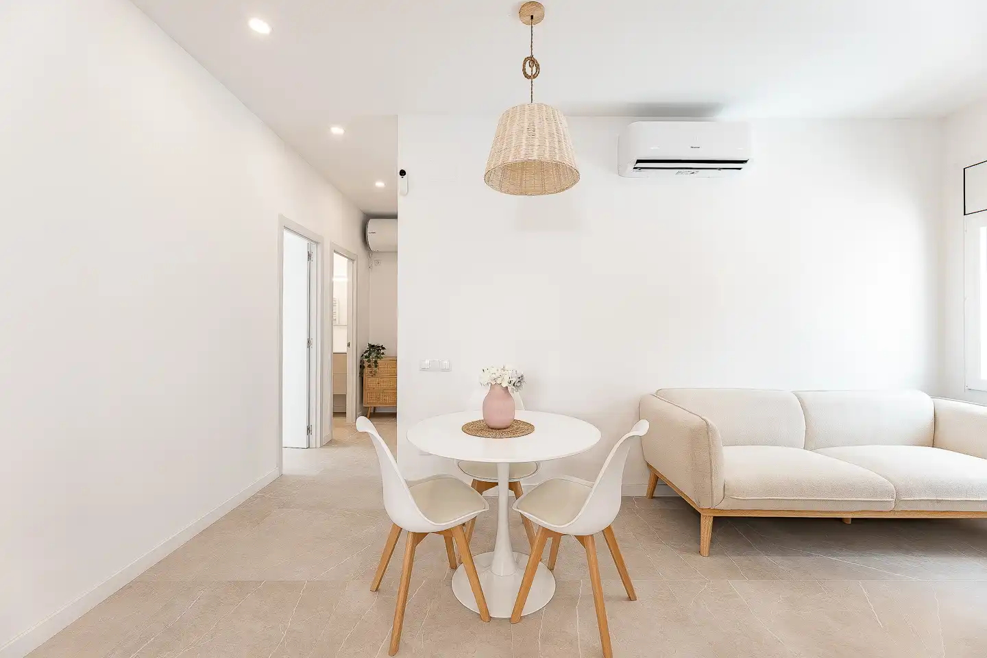 Sala de estar de Casa adosada en venta en Rubí con Aire acondicionado, Calefacción y Terraza