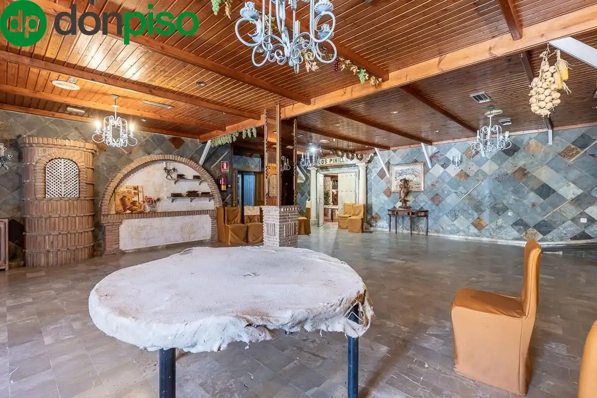 Local en venta en Pinos Genil con Terraza