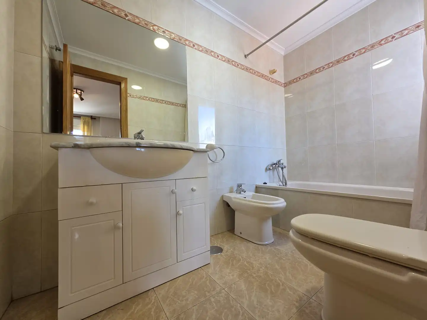 Bathroom of Flat for rent in Siero  with Heating, Parquet flooring and Storage room
