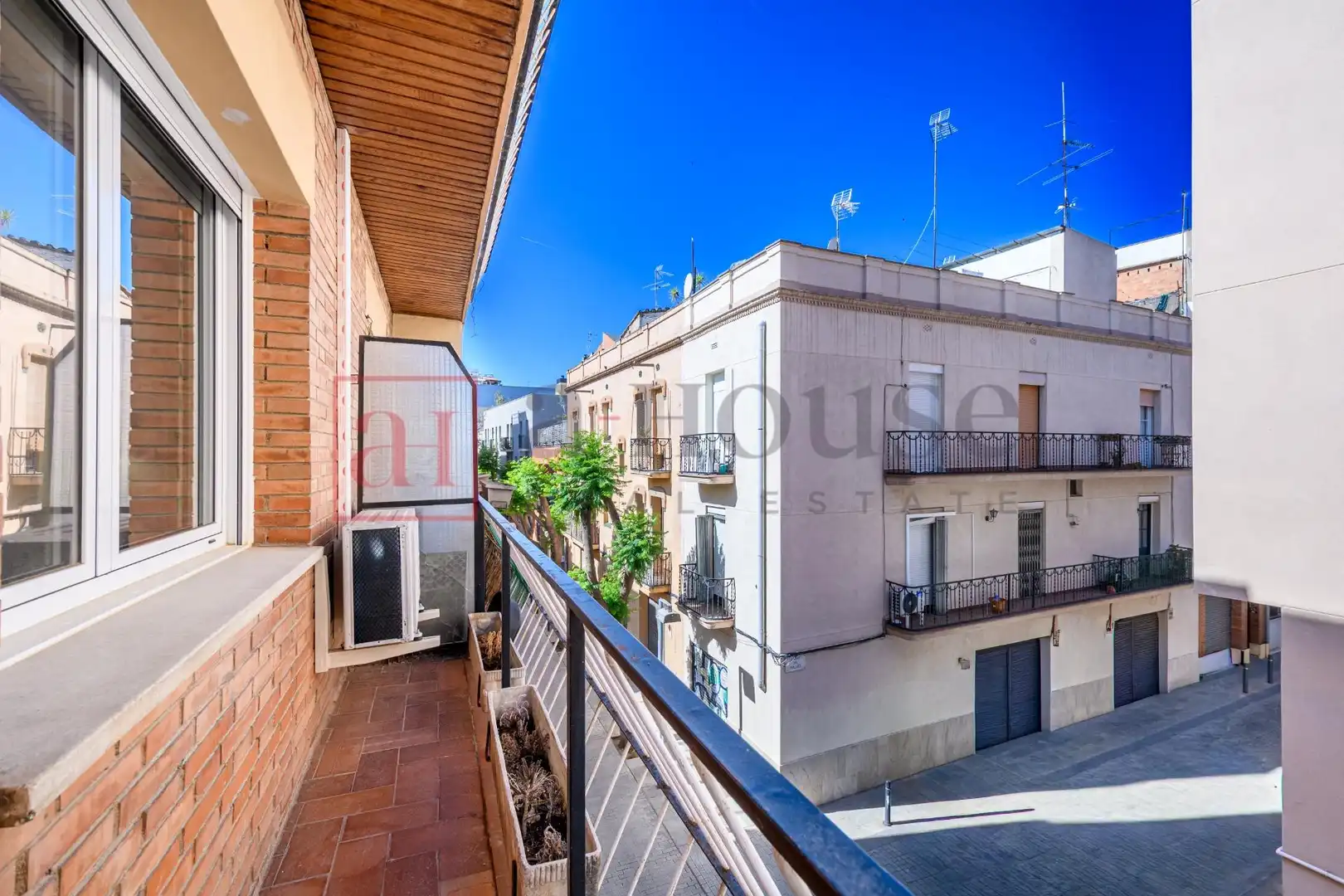 Vista exterior de Pis en venda en Barcelona amb Aire condicionat, Calefacció i Terrassa