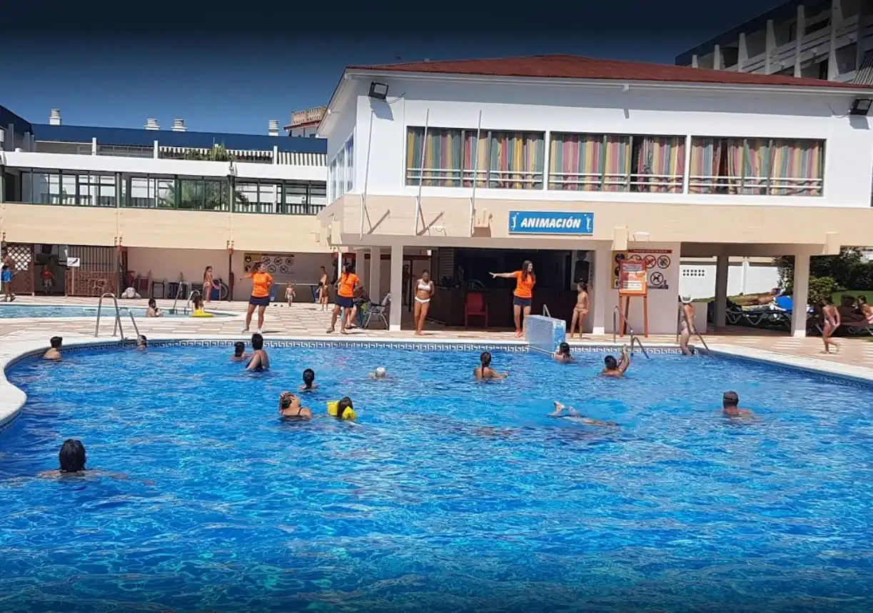Piscina de Apartamento de alquiler en Almonte con Aire acondicionado, Terraza y Amueblado