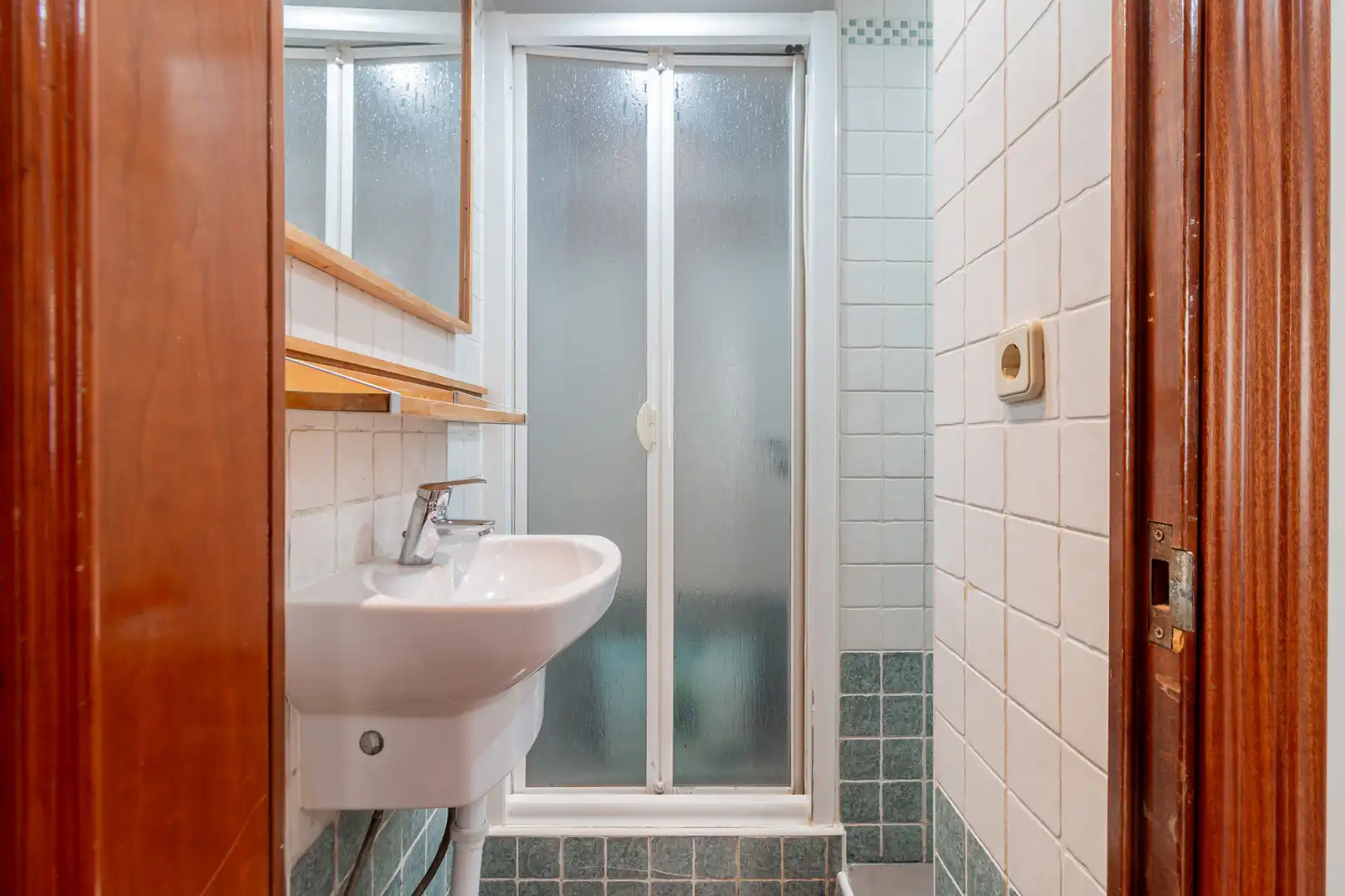 Bathroom of Ground floor for sale in Madrid  with Furnished