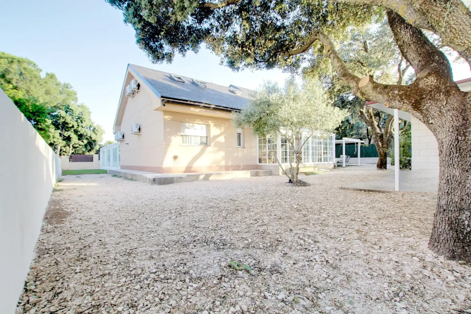 Vista exterior de Casa o xalet en venda en Nuevo Baztán amb Aire condicionat, Calefacció i Jardí privat