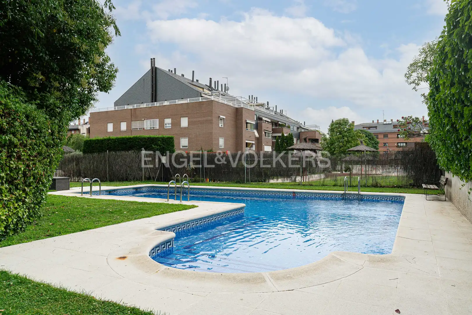 Piscina de Pis en venda en Majadahonda amb Aire condicionat, Calefacció i Parquet