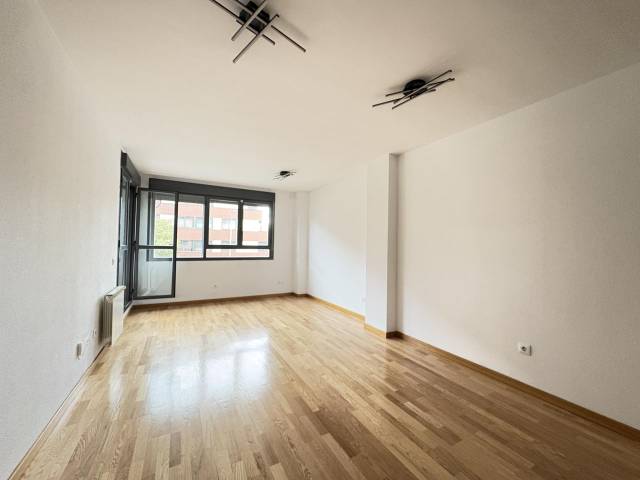 Piso en Alquiler en Del Monasterio De Guadalupe en Montecarmelo