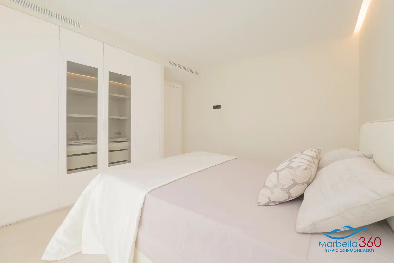 Habitación de Casa o chalet en venta en Estepona con Aire acondicionado, Calefacción y Jardín privado