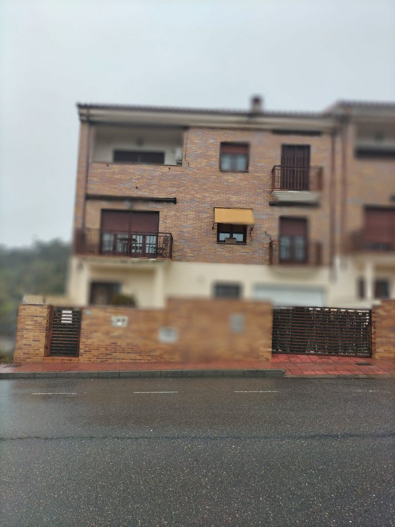 Vista exterior de Casa adosada en venta en Plasencia con Aire acondicionado, Calefacción y Jardín privado