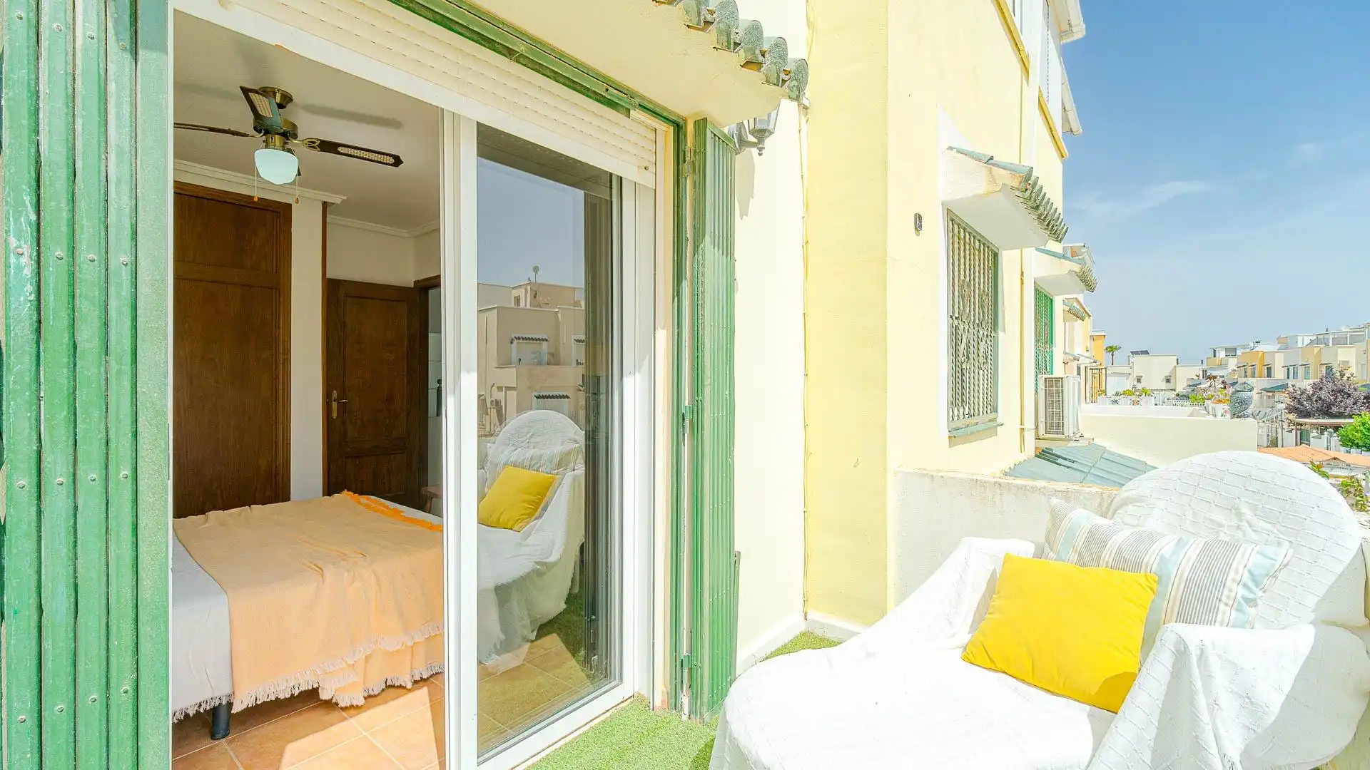 Habitación de Casa adosada en venta en Orihuela con Aire acondicionado, Calefacción y Jardín privado