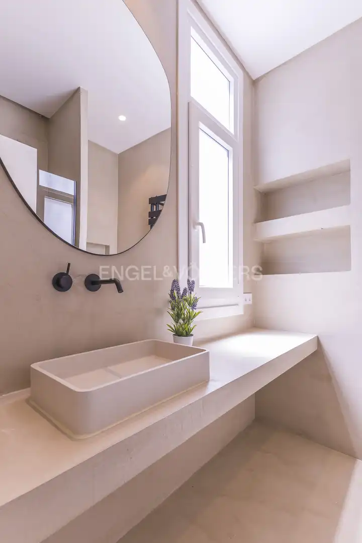 Badezimmer von Dachboden zum Verkauf in Madrid mit Klimaanlage, Heizung und Terrasse