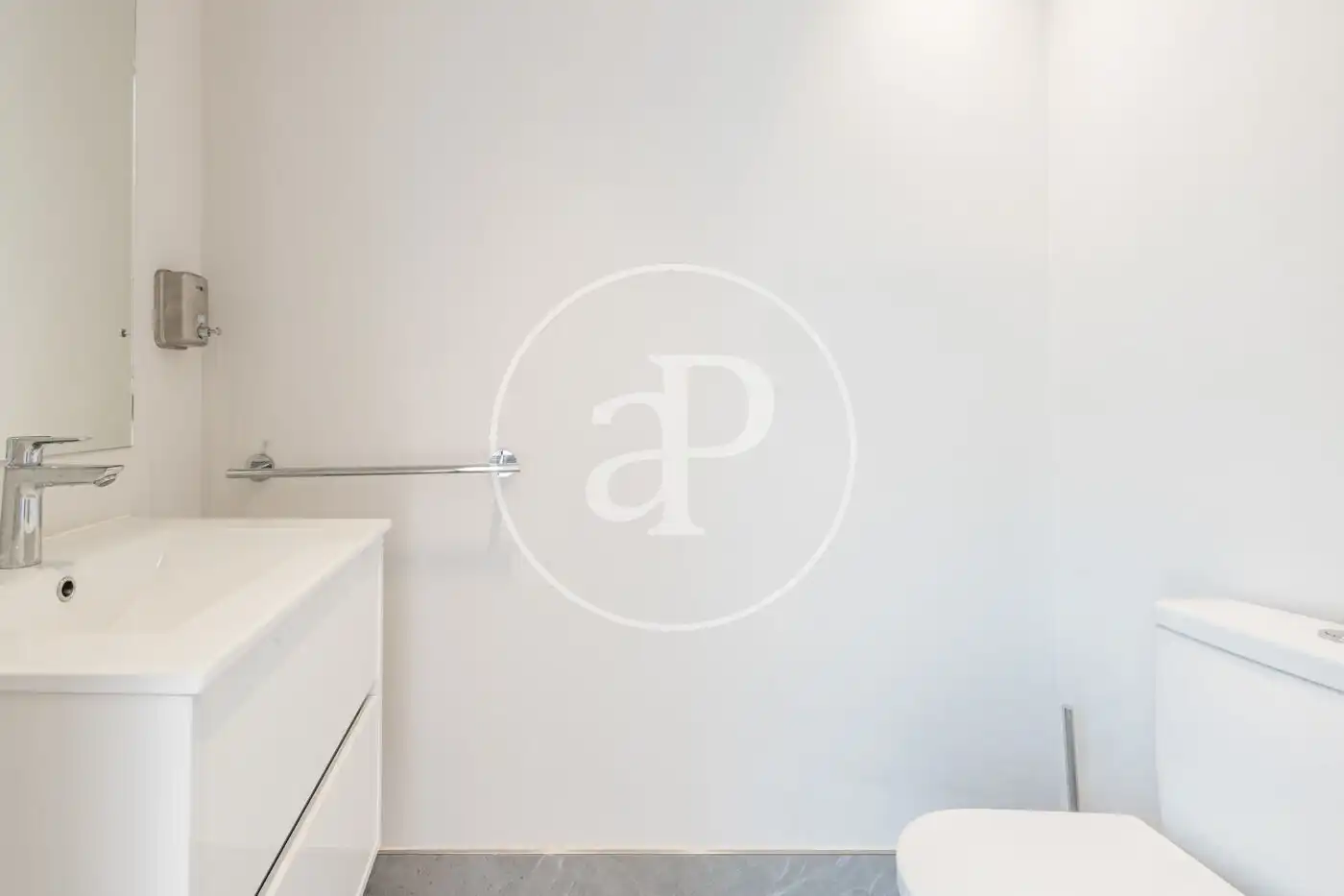 Badezimmer von Wohnung zum Verkauf in Madrid mit Klimaanlage, Heizung und Terrasse