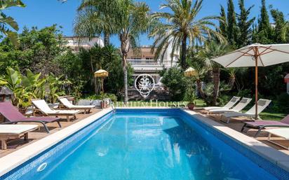 Piscina de Casa o xalet en venda en Sitges amb Aire condicionat, Calefacció i Jardí privat