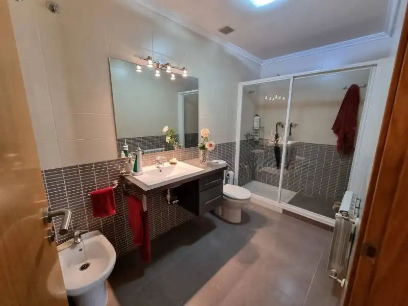 Baño de Piso en venta en Plasencia con Aire acondicionado, Calefacción y Terraza