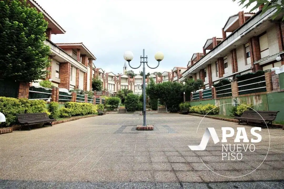 Vista exterior de Casa adosada en venda en Santander amb Calefacció, Jardí privat i Terrassa