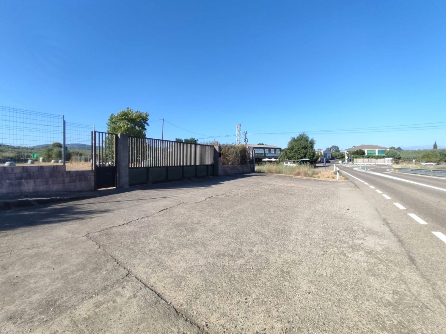 Exterior view of Industrial buildings for sale in Mohedas de Granadilla