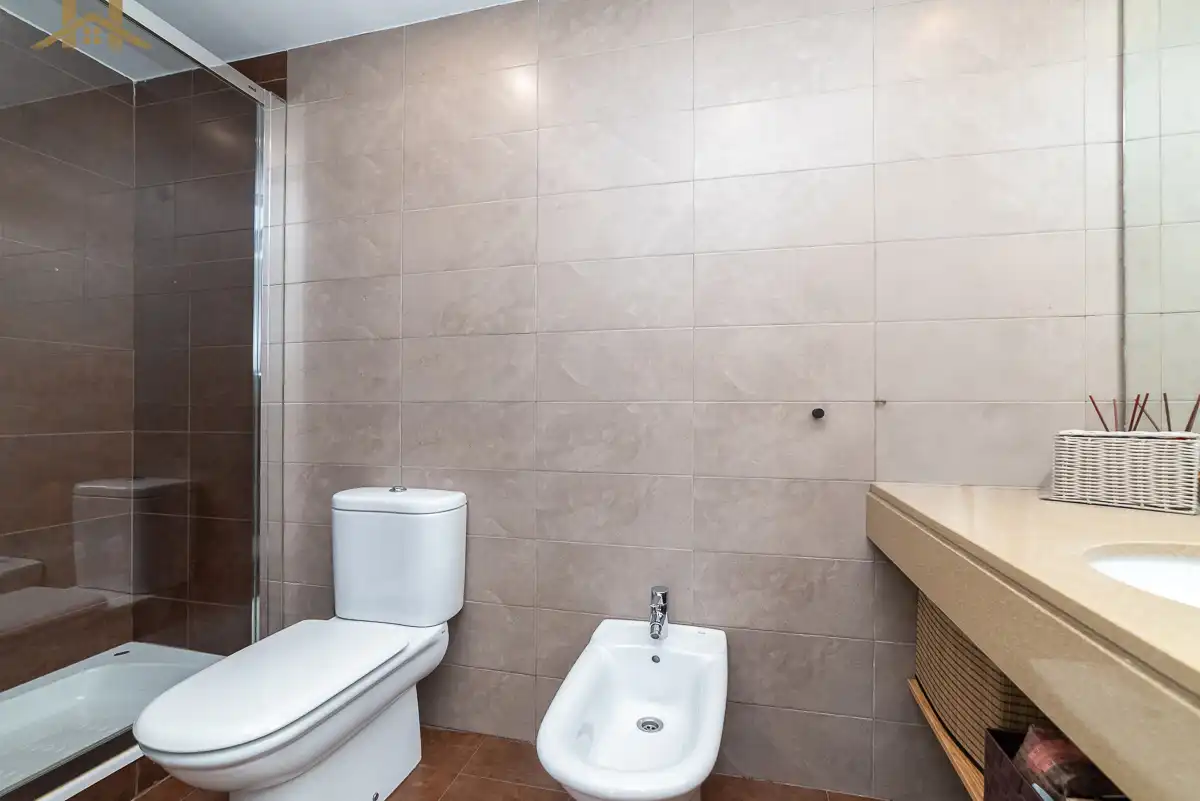 Baño de Planta baja en venta en Navalcarnero con Aire acondicionado, Calefacción y Jardín privado
