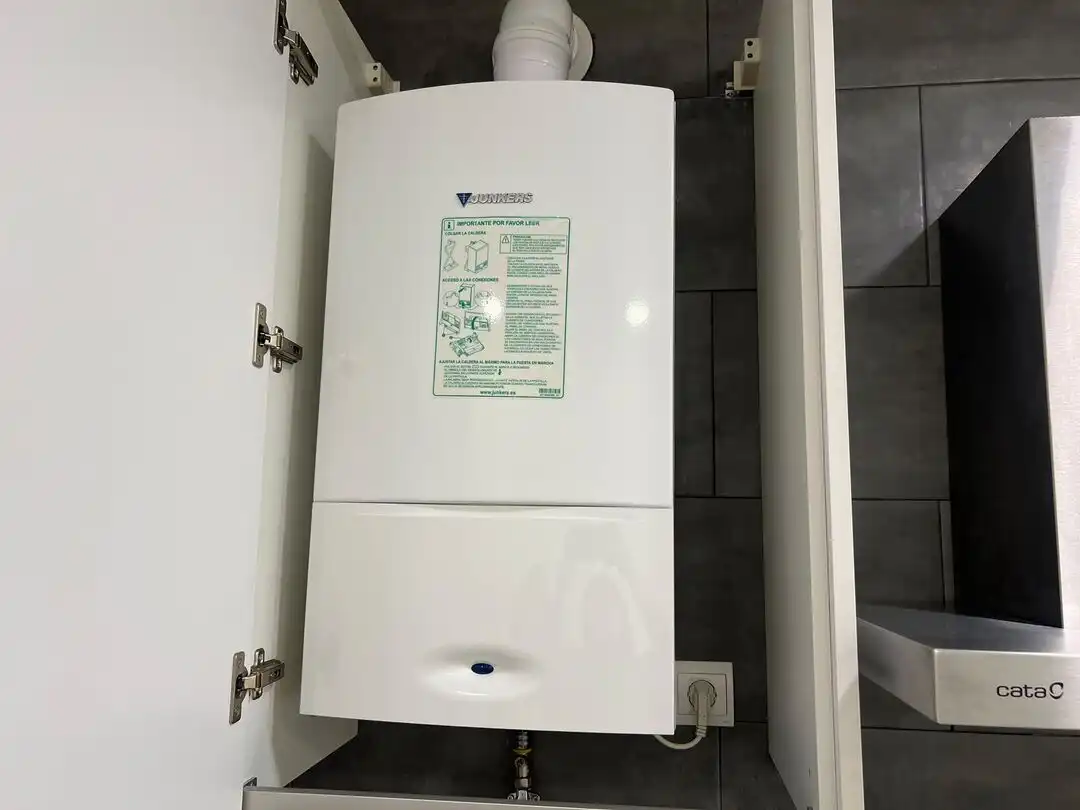 Bany de Pis de lloguer en Madrid amb Aire condicionat, Calefacció i Forn