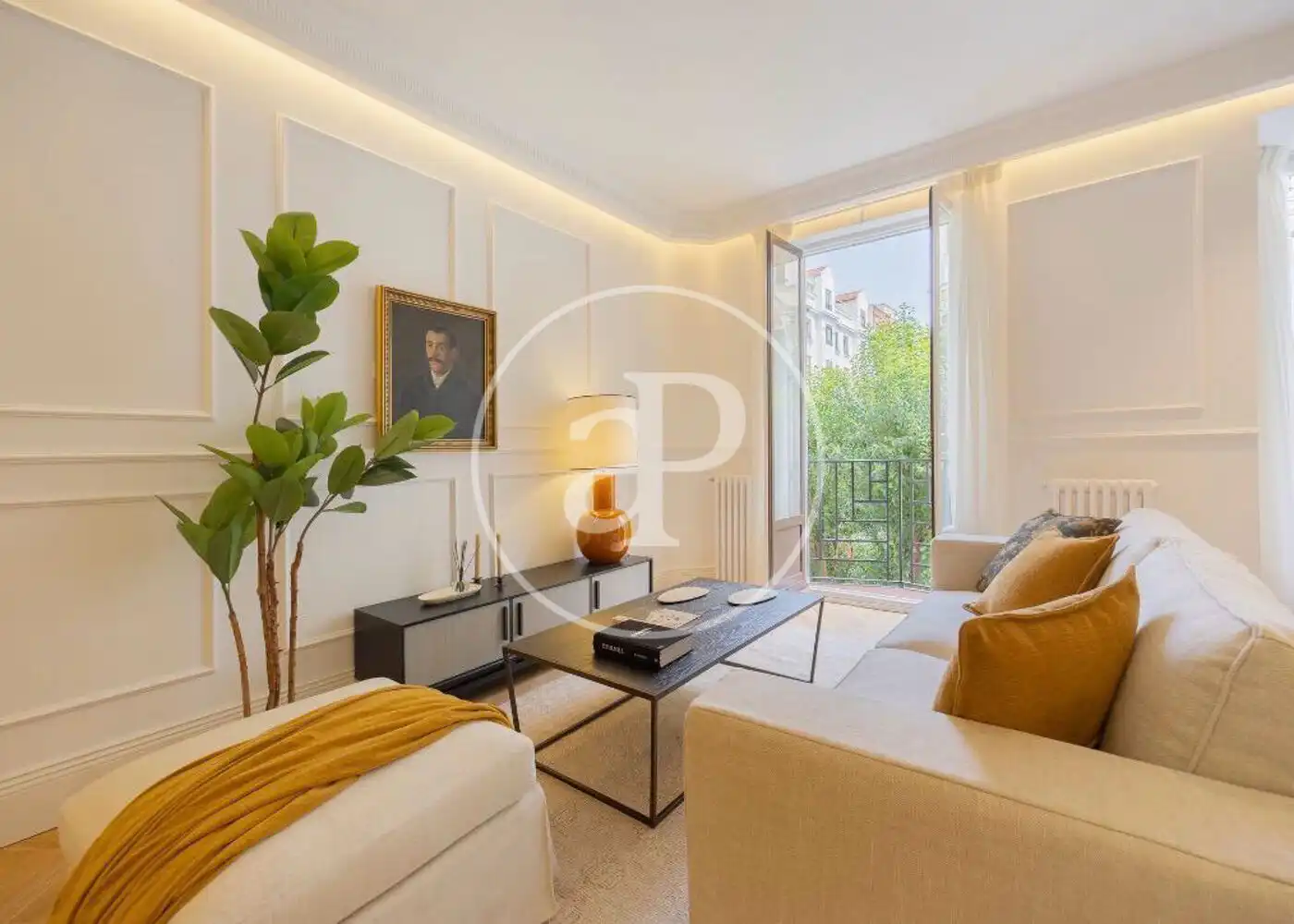Living room of Flat for sale in Madrid  with Air Conditioner, Heating and Storage room