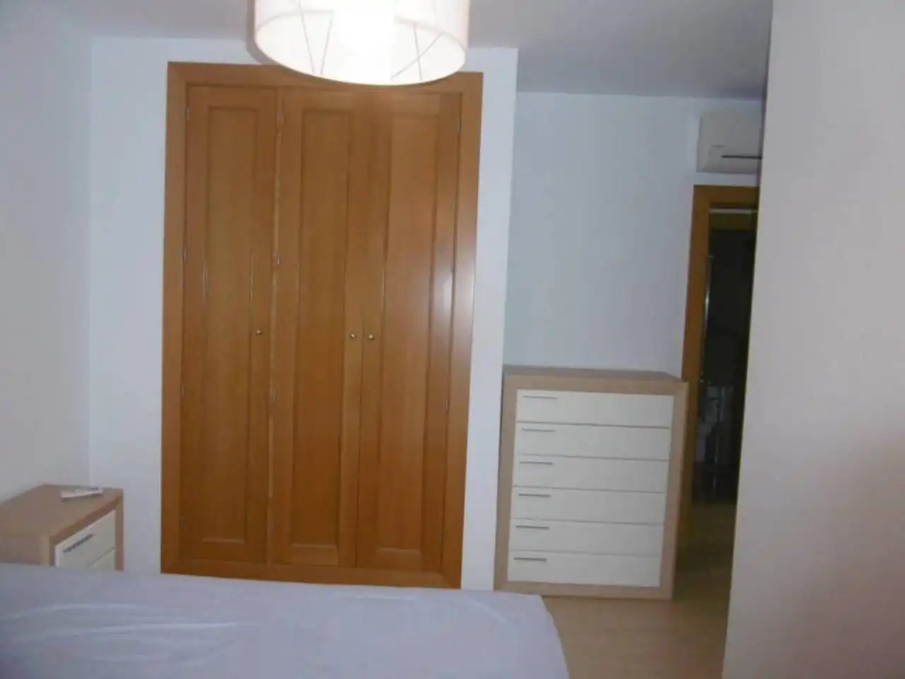Dormitori de Pis de lloguer en Almería amb Aire condicionat i Moblat