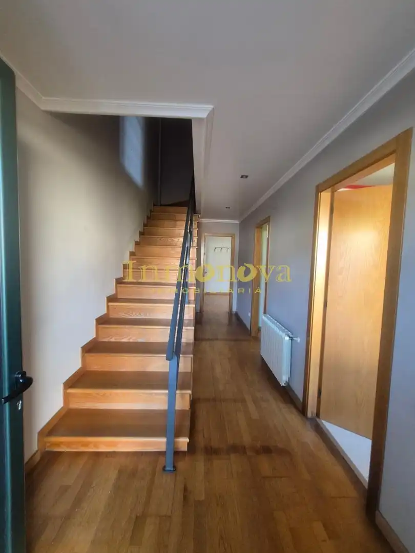 Casa adosada en venta en A Merca   con Calefacción, Jardín privado y Terraza
