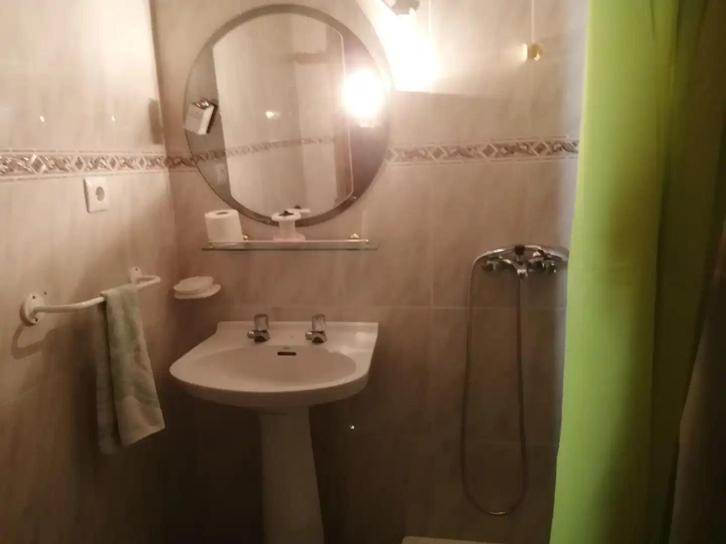 Baño de Piso de alquiler en Cádiz con Aire acondicionado, Terraza y Amueblado