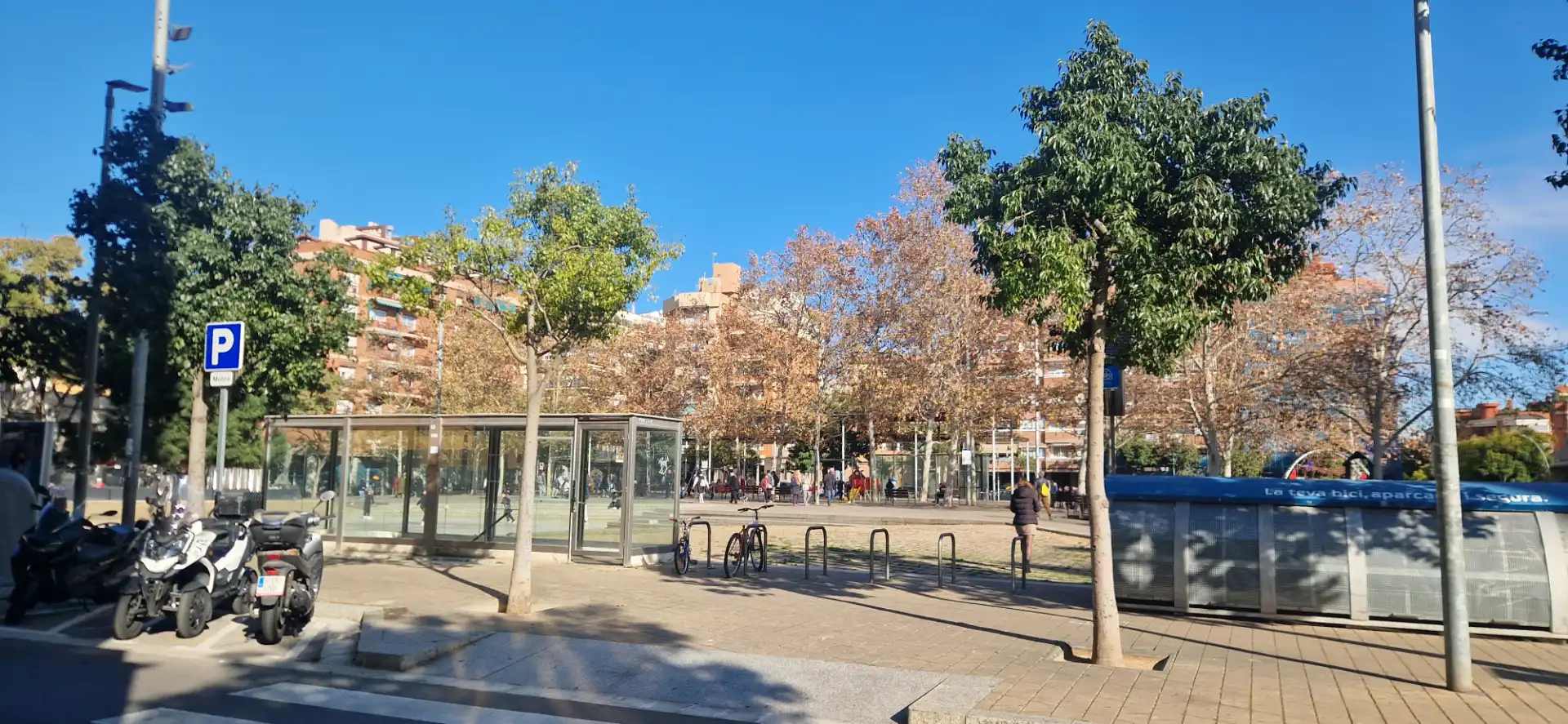 Außenansicht von Garage zum Verkauf in Sant Boi de Llobregat
