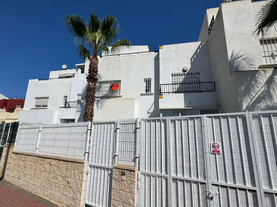 Terraced house with pool for sale in Av. Asociación Victimas del Terrorismo, 24